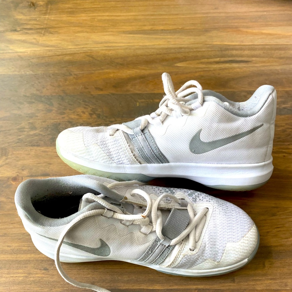 Nike 3 youth shoes